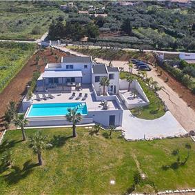 5 bedroom villa with infinity pool, Castellammare del Golfo, sleeps 9